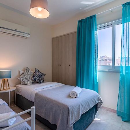 Sunny 2-Br Apartment In Mackenzie Larnaca Eksteriør billede