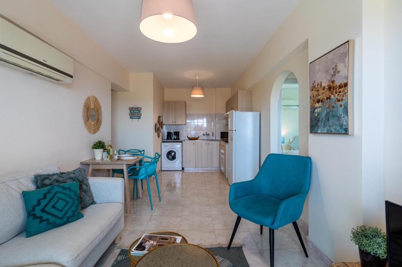 Sunny 2-Br Apartment In Mackenzie Larnaca Eksteriør billede