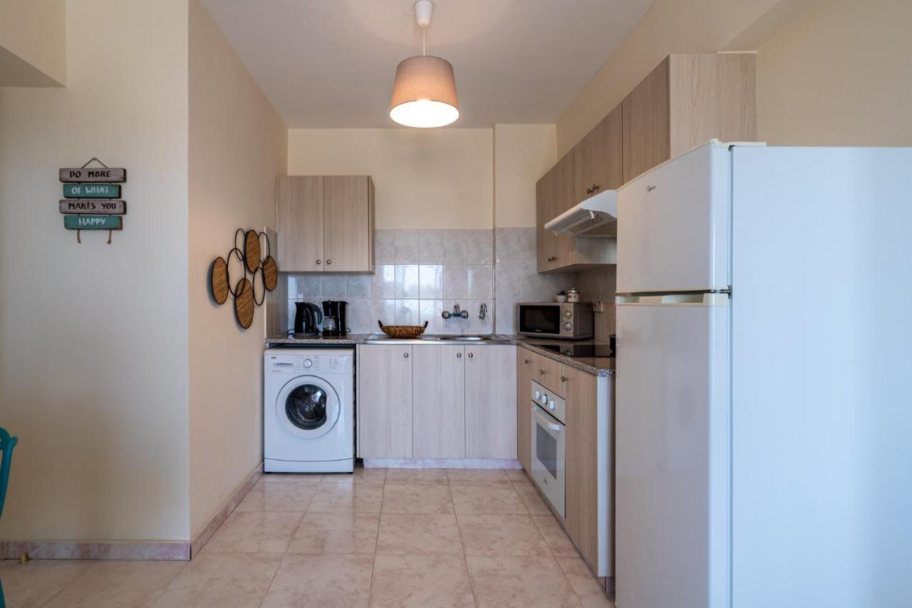 Sunny 2-Br Apartment In Mackenzie Larnaca Eksteriør billede