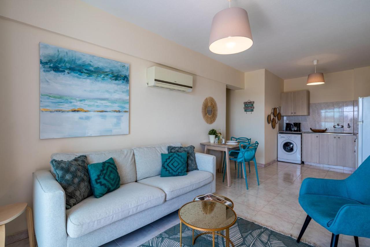 Sunny 2-Br Apartment In Mackenzie Larnaca Eksteriør billede