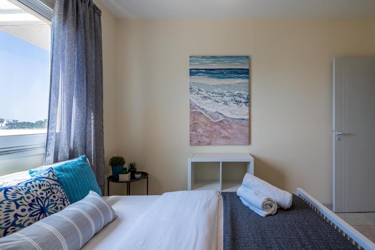 Sunny 2-Br Apartment In Mackenzie Larnaca Eksteriør billede
